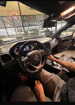 جیپ گراند شیرۆکی